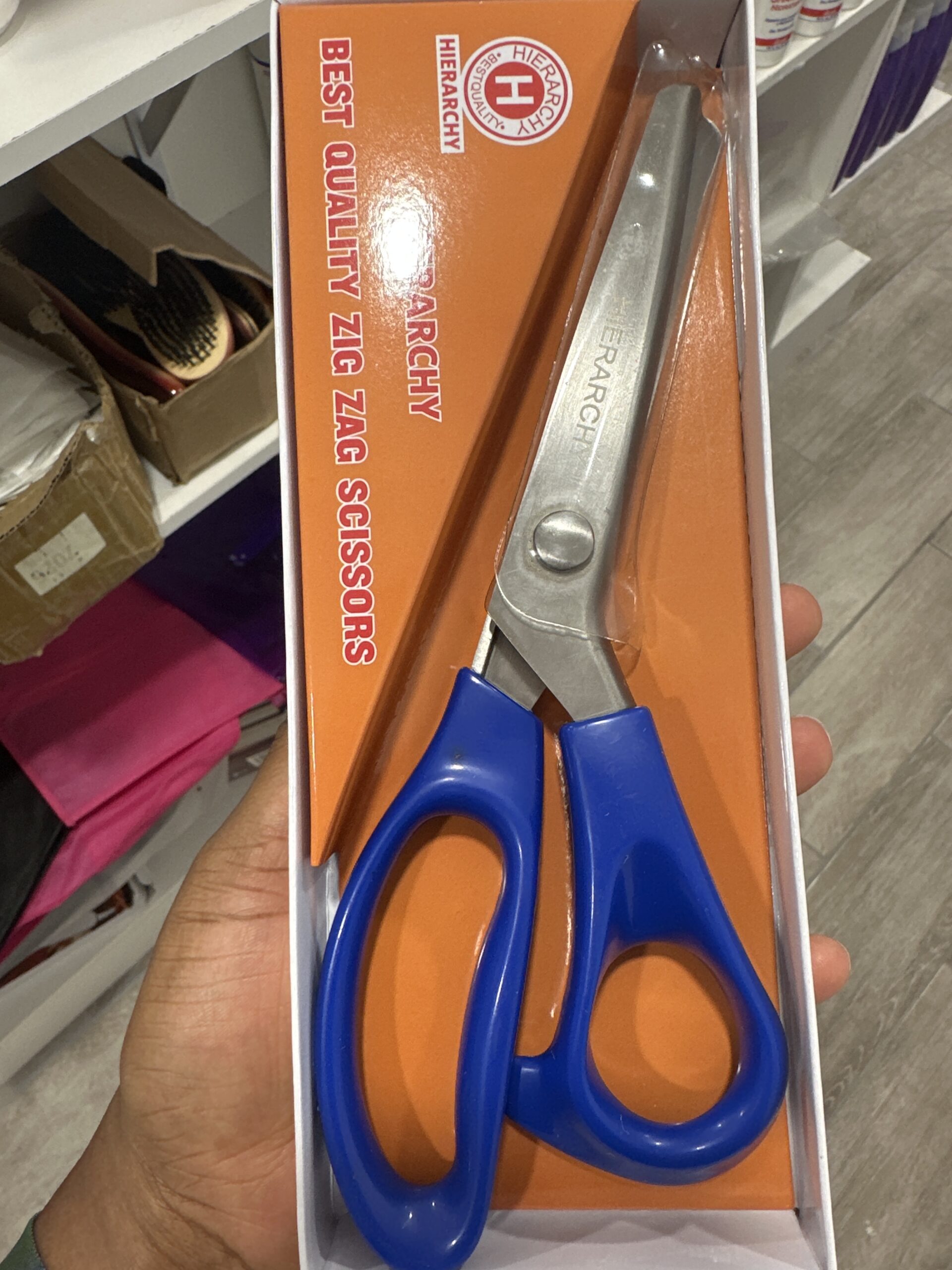 Zigzag scissors